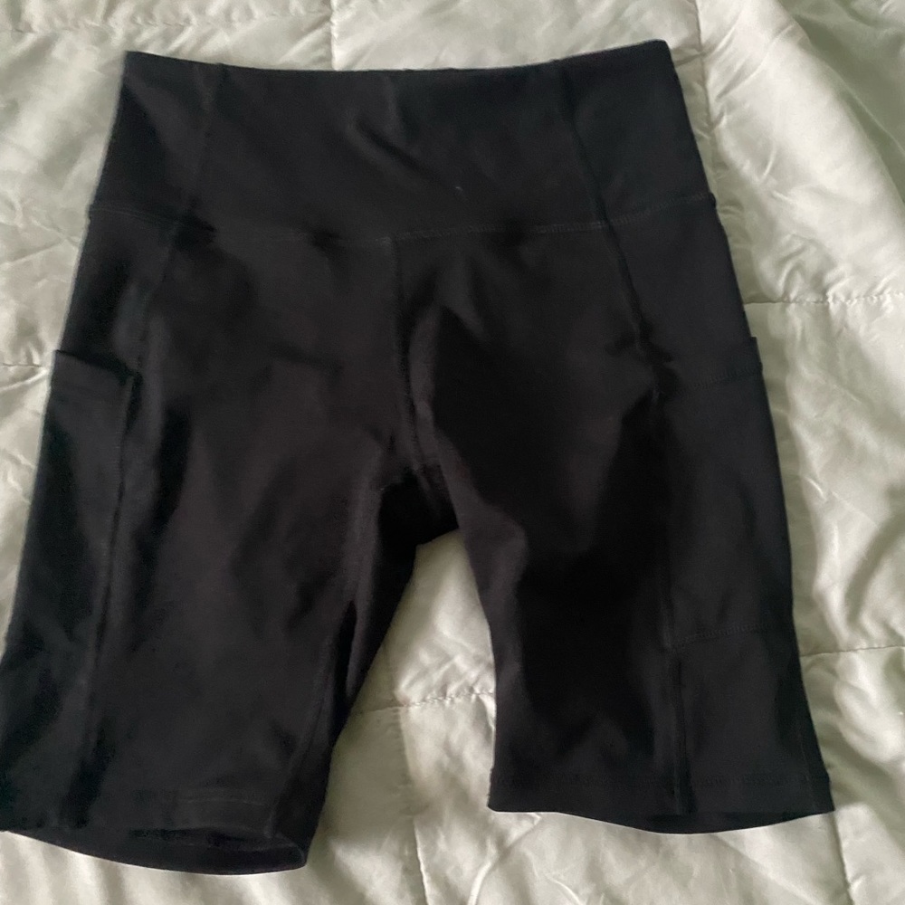Black baeleaf biker shorts